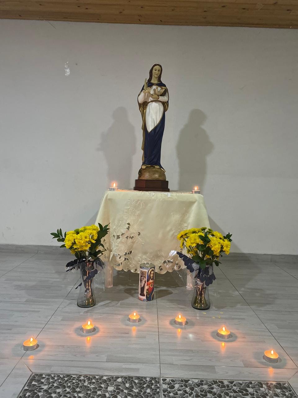 Visita de la Virgen Marรญa a los hogares y familias.